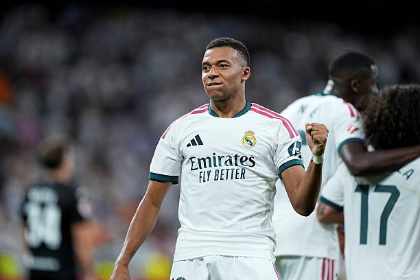 Kylian Mbappe nhận được lời khen ngợi từ HLV Jose Mourinho
