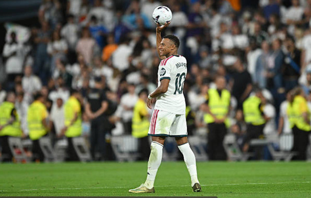 Kylian Mbappe lập hat-trick hoàn hảo giúp Real Madrid chiến thắng