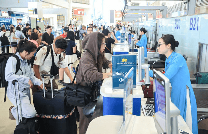 Cận 2/9 vé máy bay chiều đi, chiều về biến động ra sao?- Ảnh 1.
