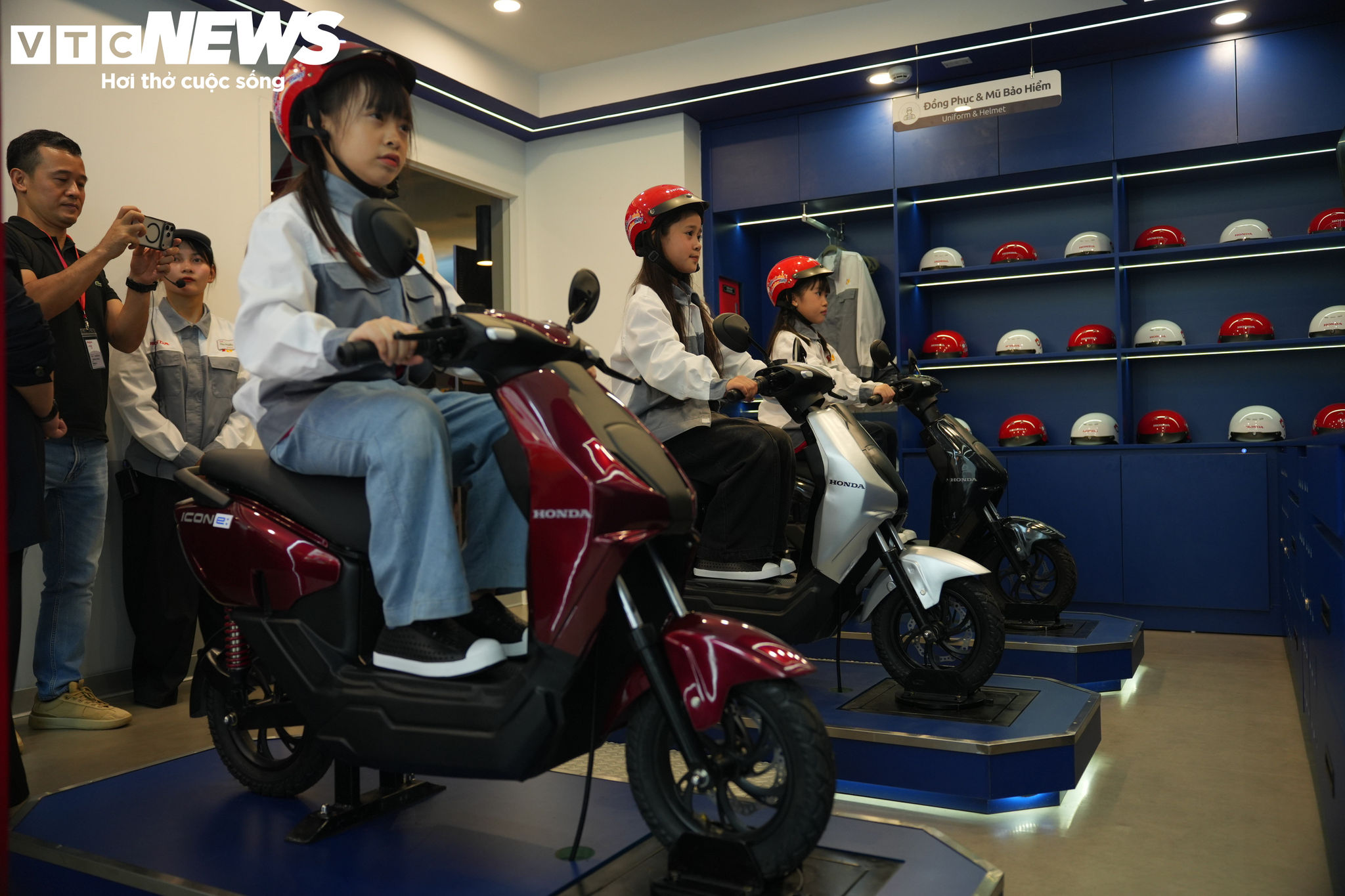 Khu vực thực hành lái xe mô phỏng giúp rèn luyện kỹ năng và ý thức an toàn giao thông.