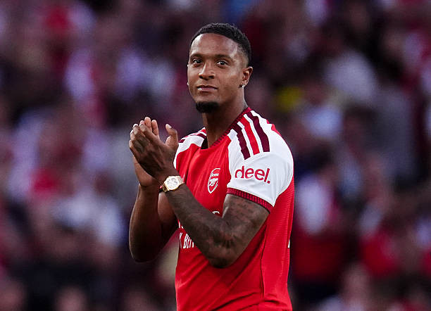 Ezri Konsa sẵn sàng ra mắt Arsenal ở trận đấu với Aston Villa. Ảnh: Getty Images