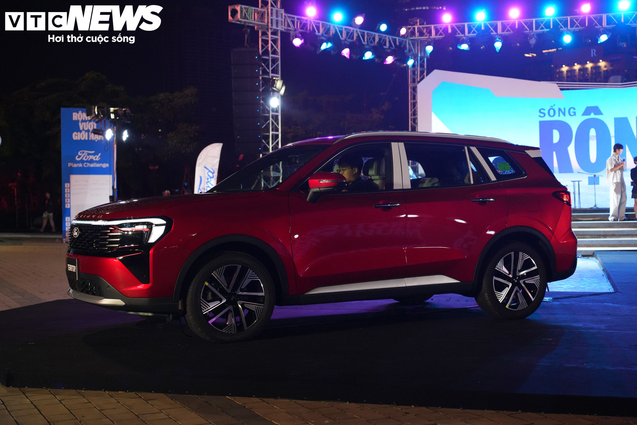 Ford Territory bản cao cấp nhất, giá 916 triệu đồng có gì? - 8
