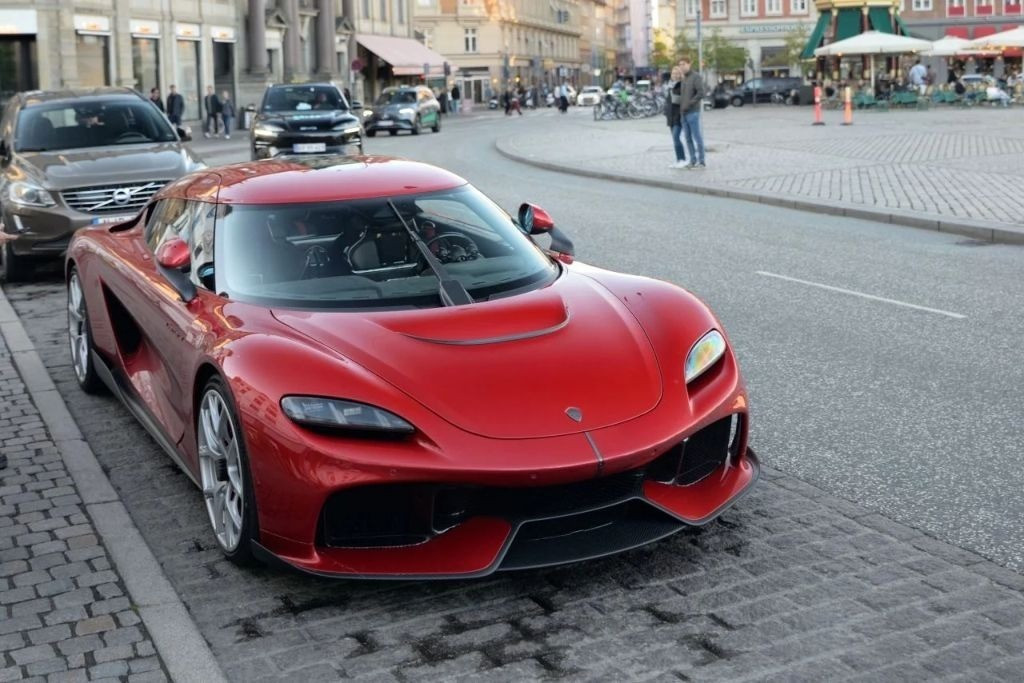 Tin xe 30/8: Koenigsegg Gemera hơn 80 tỷ bị đập kính, Innova 2026 đổi diện mạo - 2