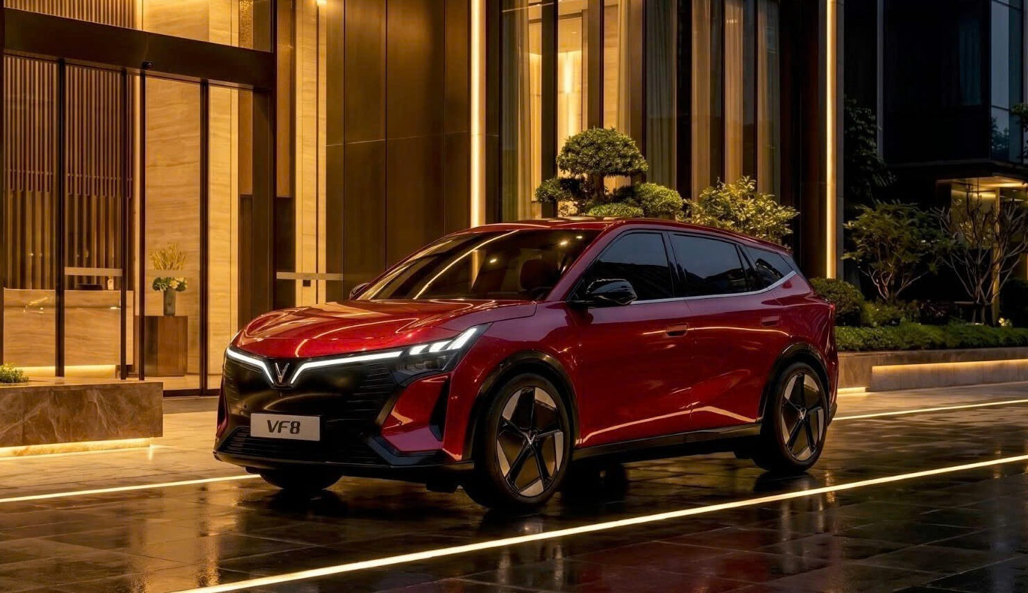 Tin xe 5/9: VinFast VF 8 Premium lộ diện, Geely Monjaro chạy điện 130 km - 1