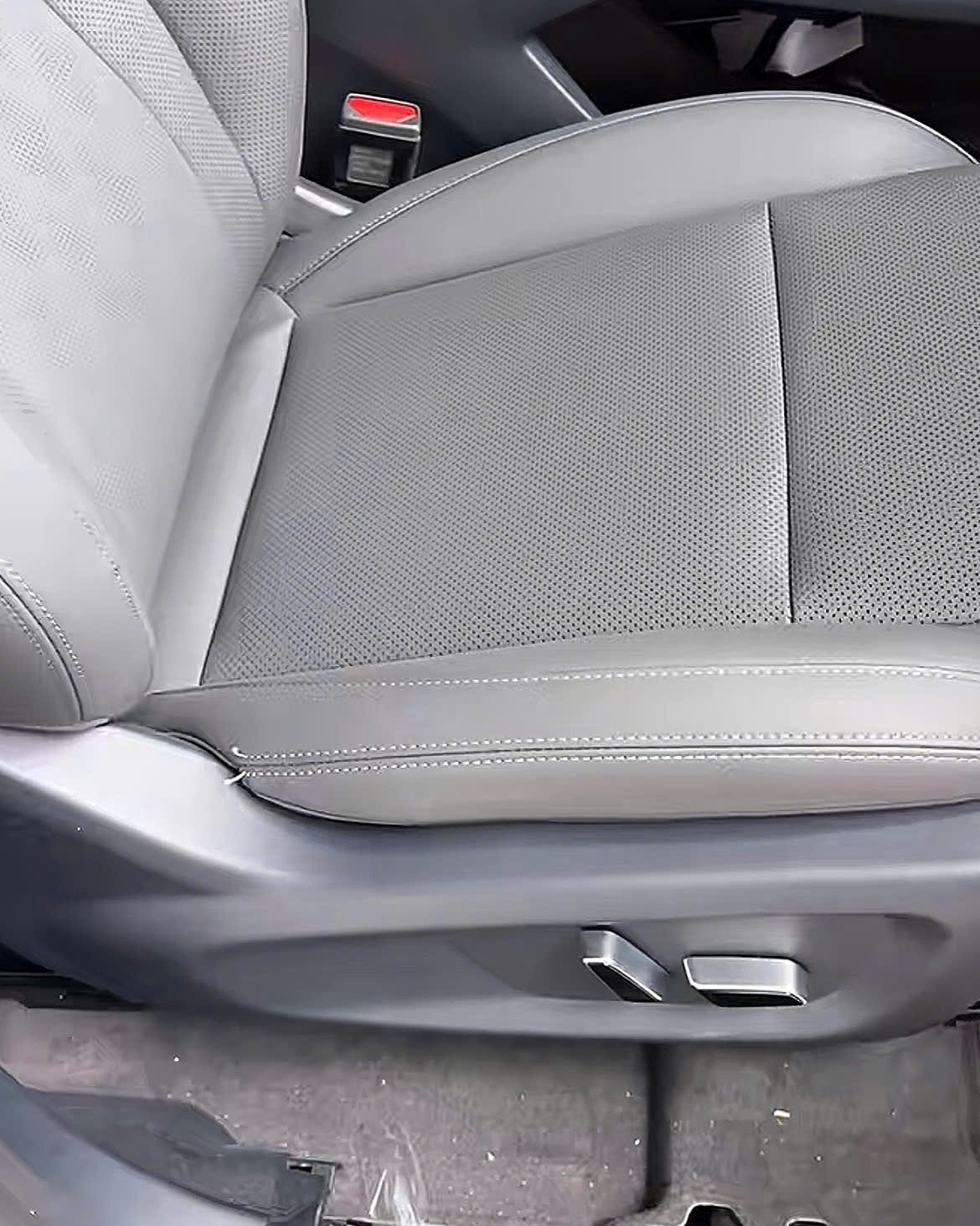 Tin xe 5/9: VinFast VF 8 Premium lộ diện, Geely Monjaro chạy điện 130 km - 4