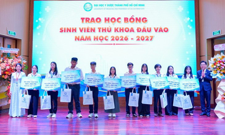 Ngày khai giảng đặc biệt của 20 thủ khoa Đại học Y Dược TPHCM - Ảnh 4.