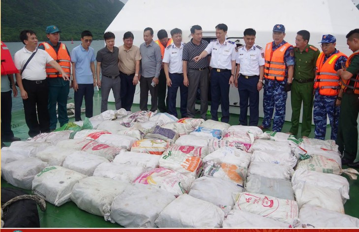 Kiểm tra tàu cá, phát hiện hơn 1 tấn ma túy- Ảnh 1.