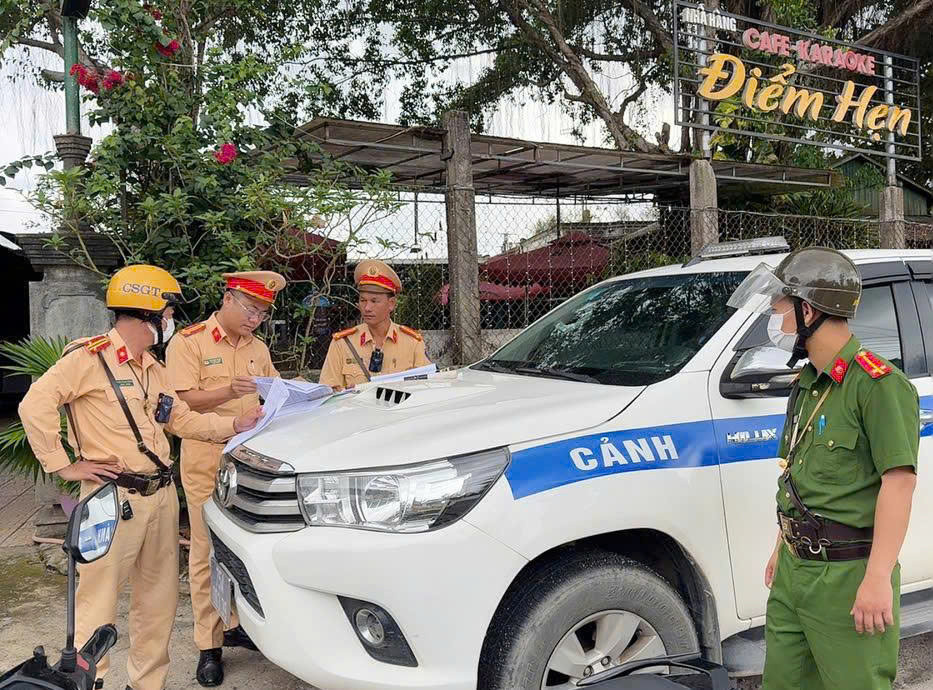 Huế siết chặt kiểm tra, xử lý 371 phương tiện kinh doanh vận tải vi phạm- Ảnh 2.