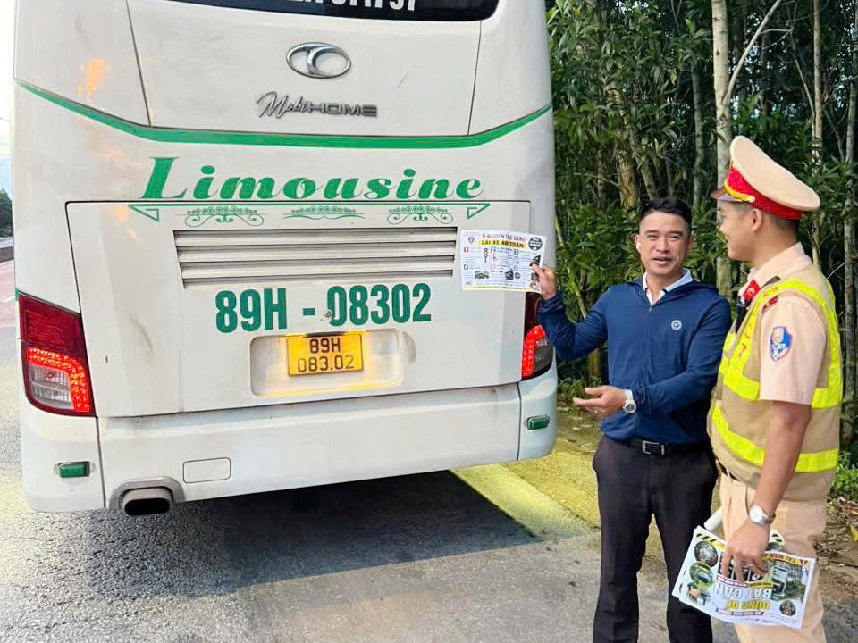 Huế siết chặt kiểm tra, xử lý 371 phương tiện kinh doanh vận tải vi phạm- Ảnh 3.