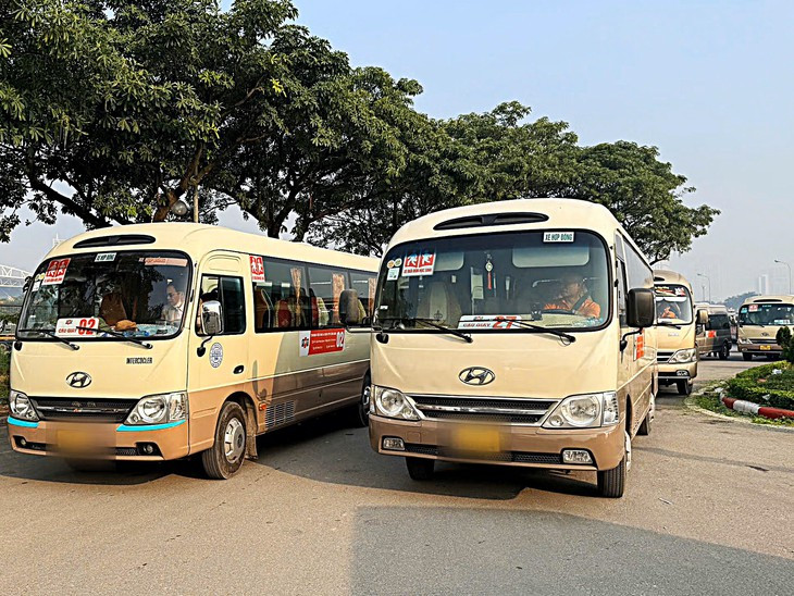 Hà Nội kiểm tra xe đưa đón học sinh, lưu ý việc bỏ quên trẻ trên xe - Ảnh 1.