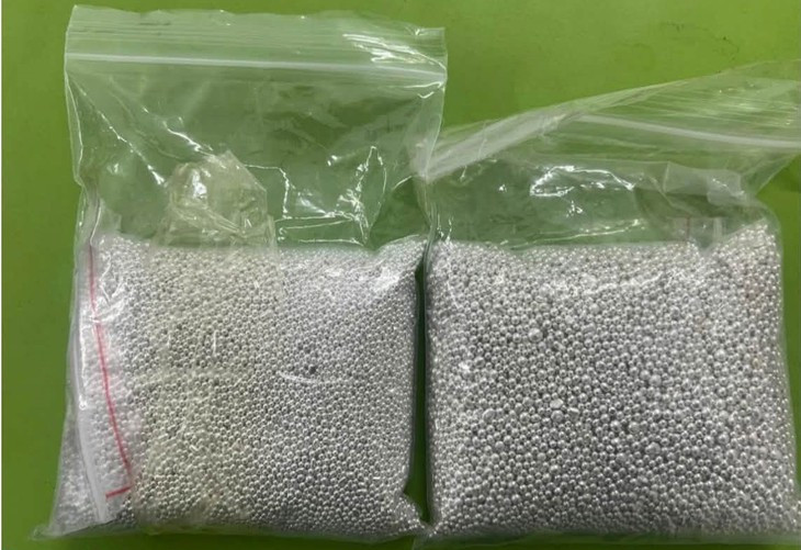 Giấu gần 2,7 kg bạc trong quần jean, chuẩn bị tuồn qua biên giới- Ảnh 2.