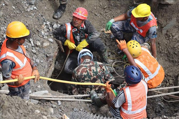 Lũ quét tại Nepal và Trung Quốc: Hơn 1.400 người thiệt mạng, gần 5.900 người mất tích- Ảnh 2.
