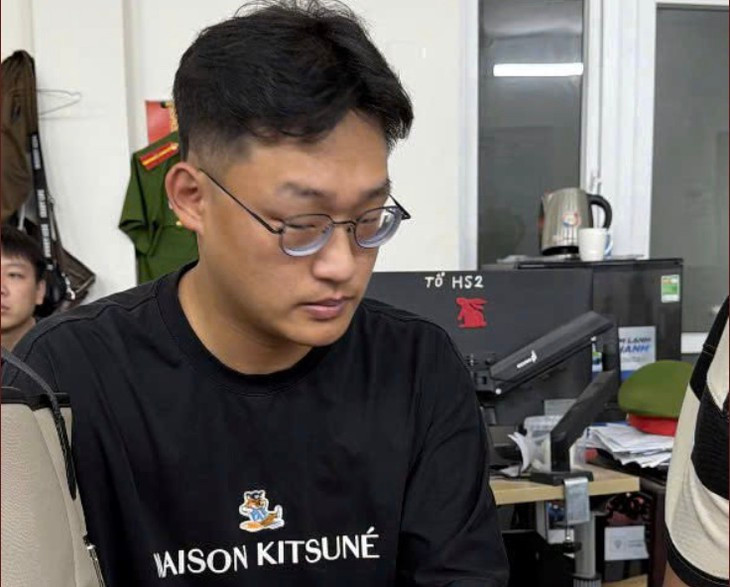 Công an Hà Nội bắt giữ đối tượng người Hàn Quốc bị truy nã quốc tế- Ảnh 1.