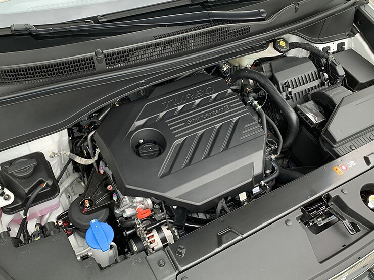 Khoang động cơ Smartstream Turbo trang bị trên Hyundai Custin