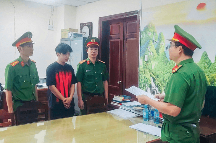Bắt giam đối tượng buôn bán gần 3.600 sản phẩm thuốc lá điện tử - Ảnh 1.