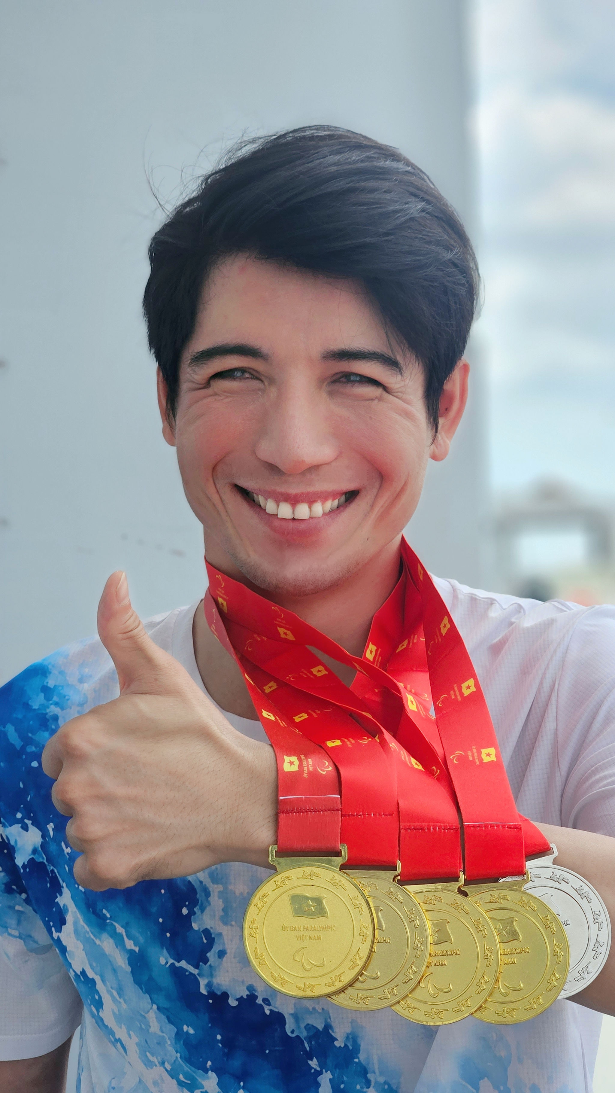 HUỲNH NGỌC TIẾN - ẢNH 1