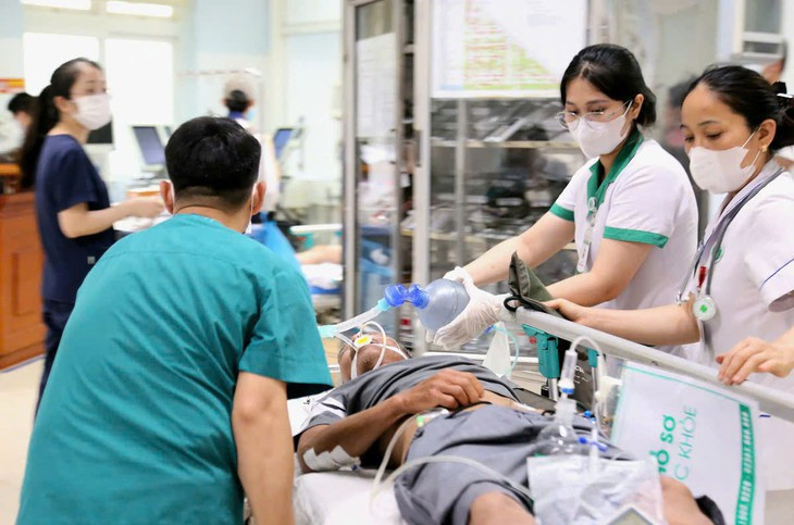 Nhân viên trạm y tế được hưởng phụ cấp ưu đãi nghề 80% phải đáp ứng điều kiện nào? - Ảnh 2.