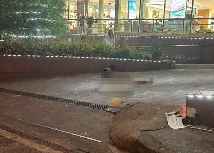 Người đàn ông nước ngoài rơi từ tầng 17 khách sạn Sapaly- Ảnh 1.