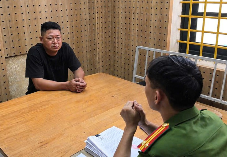 Va chạm giao thông, gã đàn ông đánh phụ nữ và cưỡng đoạt tiền- Ảnh 1.