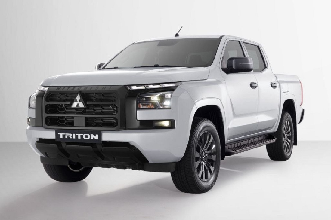 Tin xe 15/9: Mitsubishi Triton thêm bản Premium, Hyundai Custin 2027 lộ diện - 1