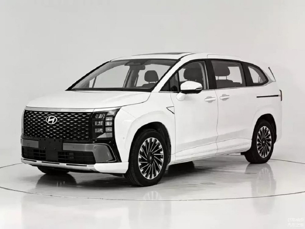 Tin xe 15/9: Mitsubishi Triton thêm bản Premium, Hyundai Custin 2027 lộ diện - 2