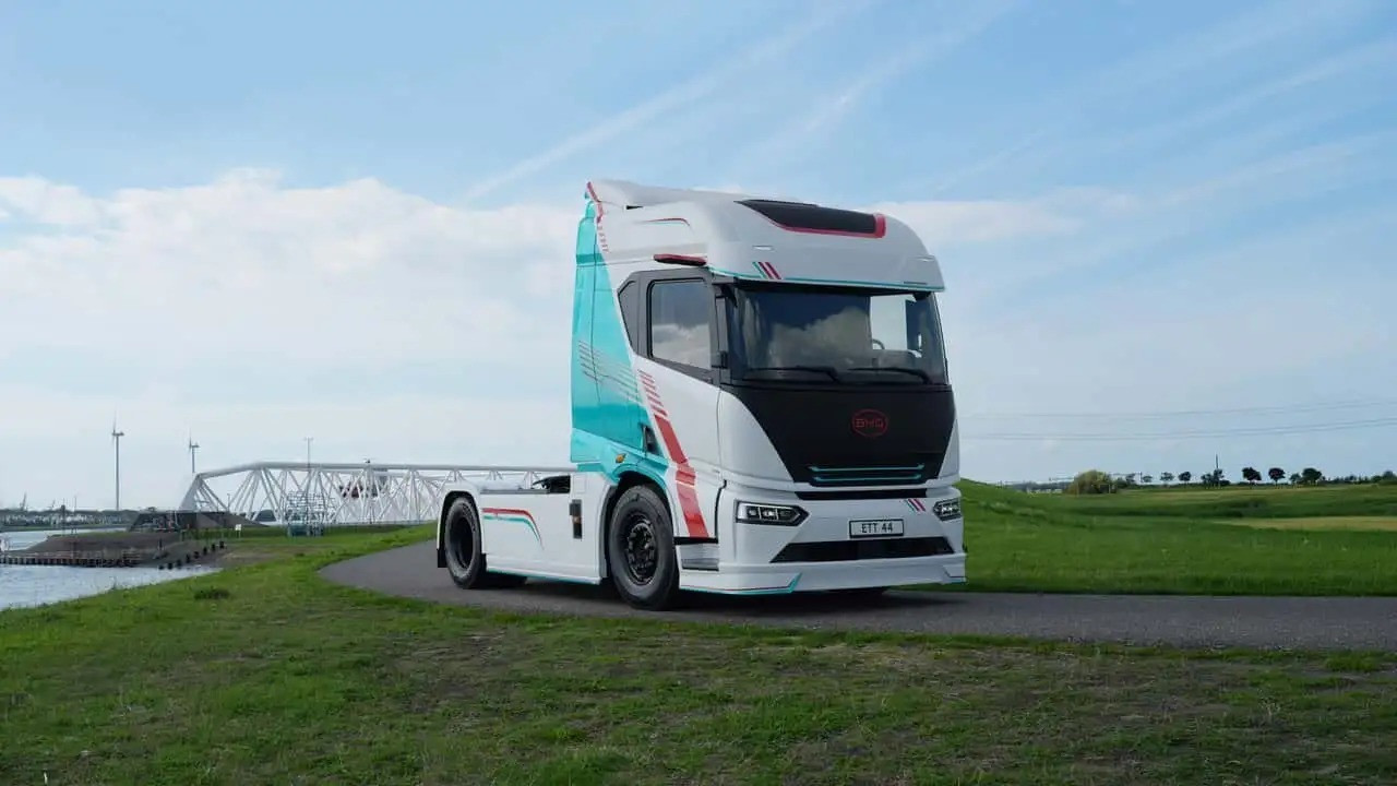 Xe tải điện của BYD có tầm hoạt động 600 km, thách thức Tesla Semi - 1