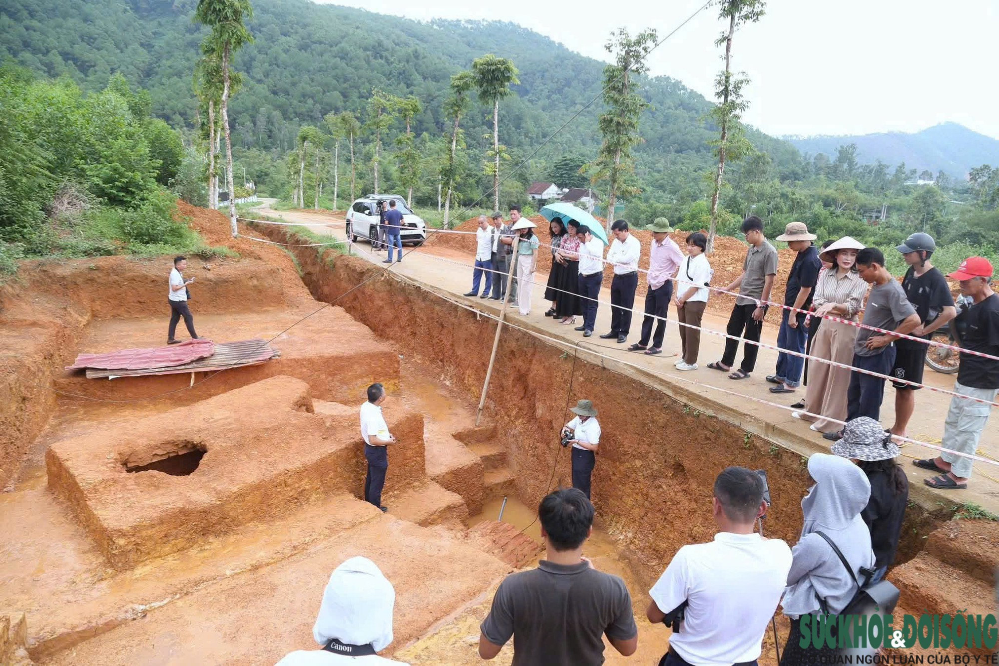 Hai mộ gạch gần 1.600 năm tuổi còn nguyên đồ tùy táng ở Nghệ An- Ảnh 3.