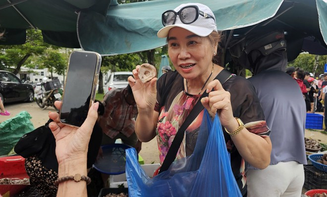Loài nấm 'đắng ngắt' từ rừng xuống phố, ở xa 30 km vẫn tìm đến mua- Ảnh 5.