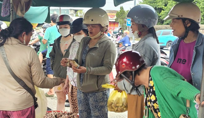 Loài nấm 'đắng ngắt' từ rừng xuống phố, ở xa 30 km vẫn tìm đến mua- Ảnh 7.