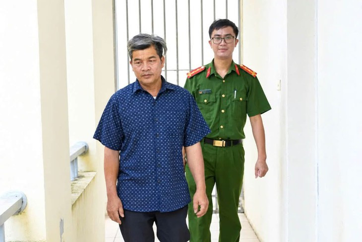 Bắt ông bố livestream 'bênh con gái' làm náo loạn bệnh viện- Ảnh 2.