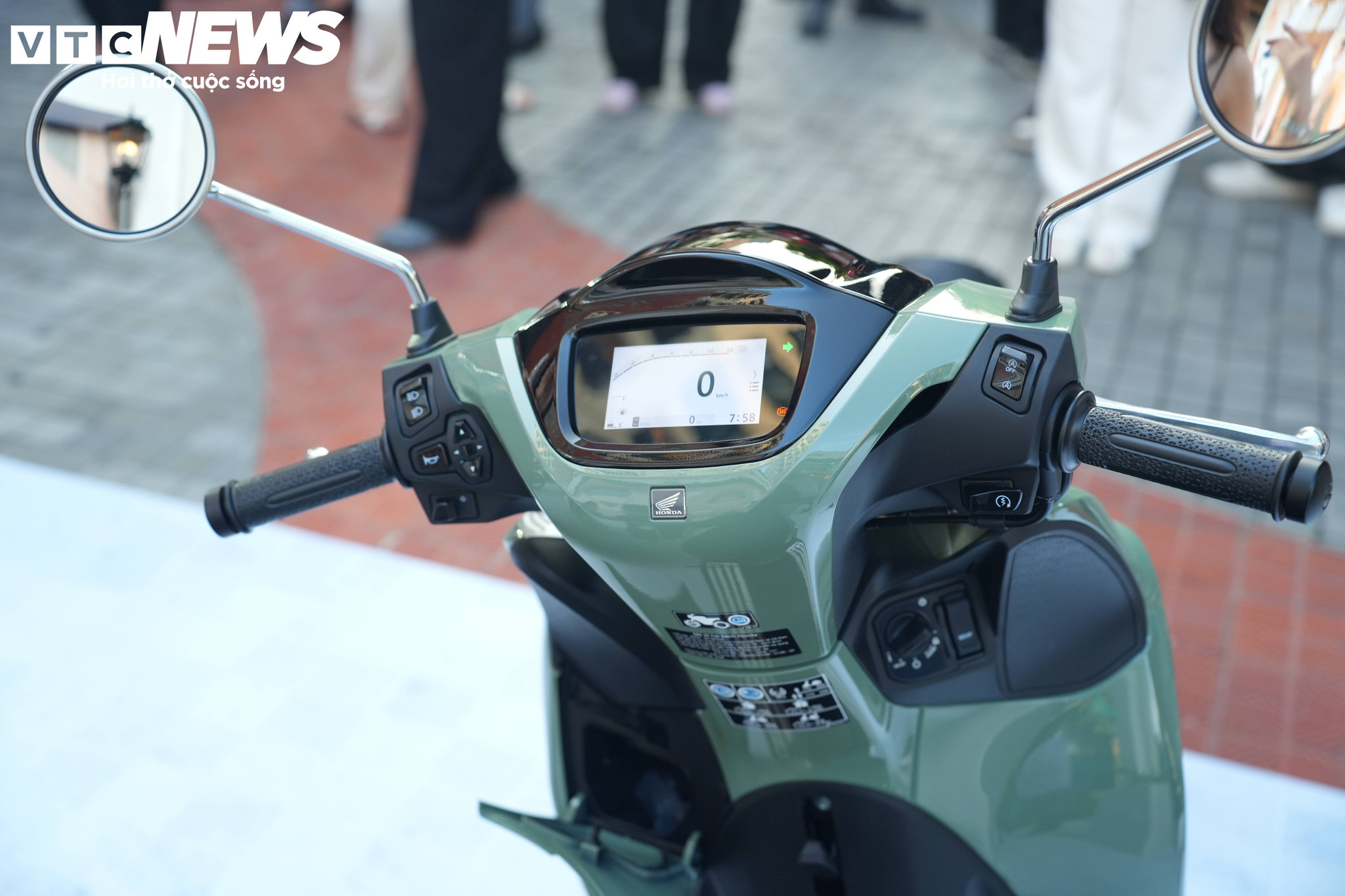 Honda 'trình làng' Sh mode 2027 đạt chuẩn Euro 4, giá từ 59,68 triệu đồng - 3