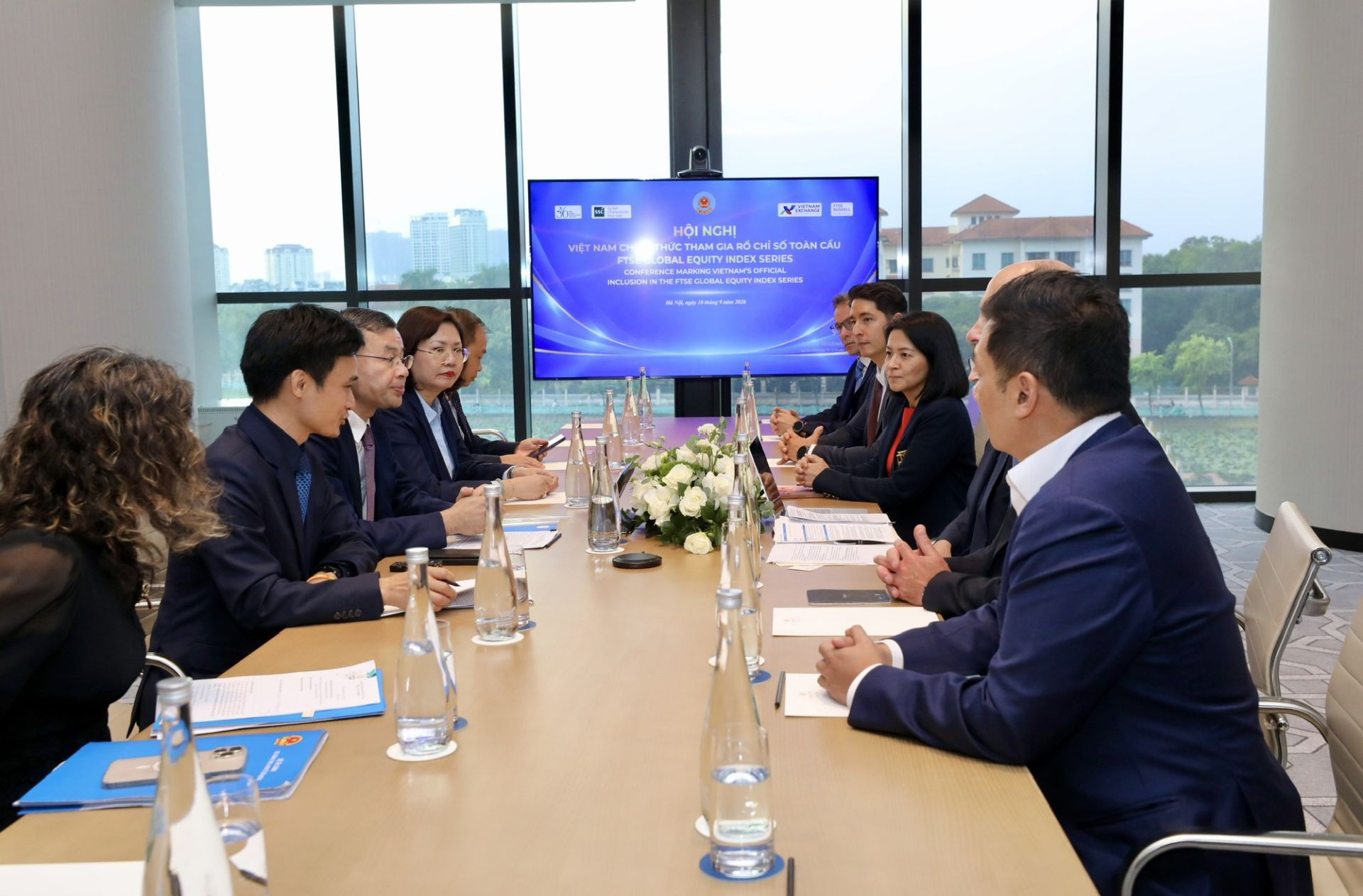 Bộ Tài chính làm việc với FTSE Russell về kế hoạch sau nâng hạng thị trường