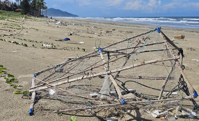 Cận cảnh rác thải nhếch nhác, hàng quán lấn chiếm tại bãi biển ở Huế- Ảnh 12.