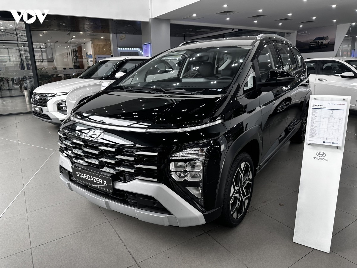 Mẫu xe MPV - Hyundai Stargazer phiên bản cũ (VIN 2025) được giảm nhiều hơn bản facelift.