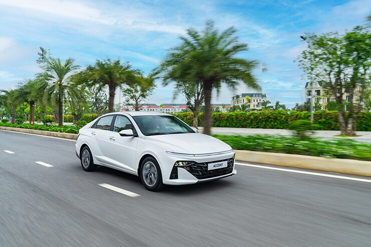 Hyundai Accent vận hành trên đường