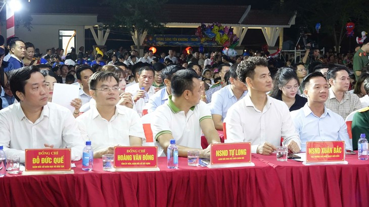 Đêm hội trăng rằm, thắp sáng ước mơ cho thiếu nhi vùng biên Yên Khương - Ảnh 3.