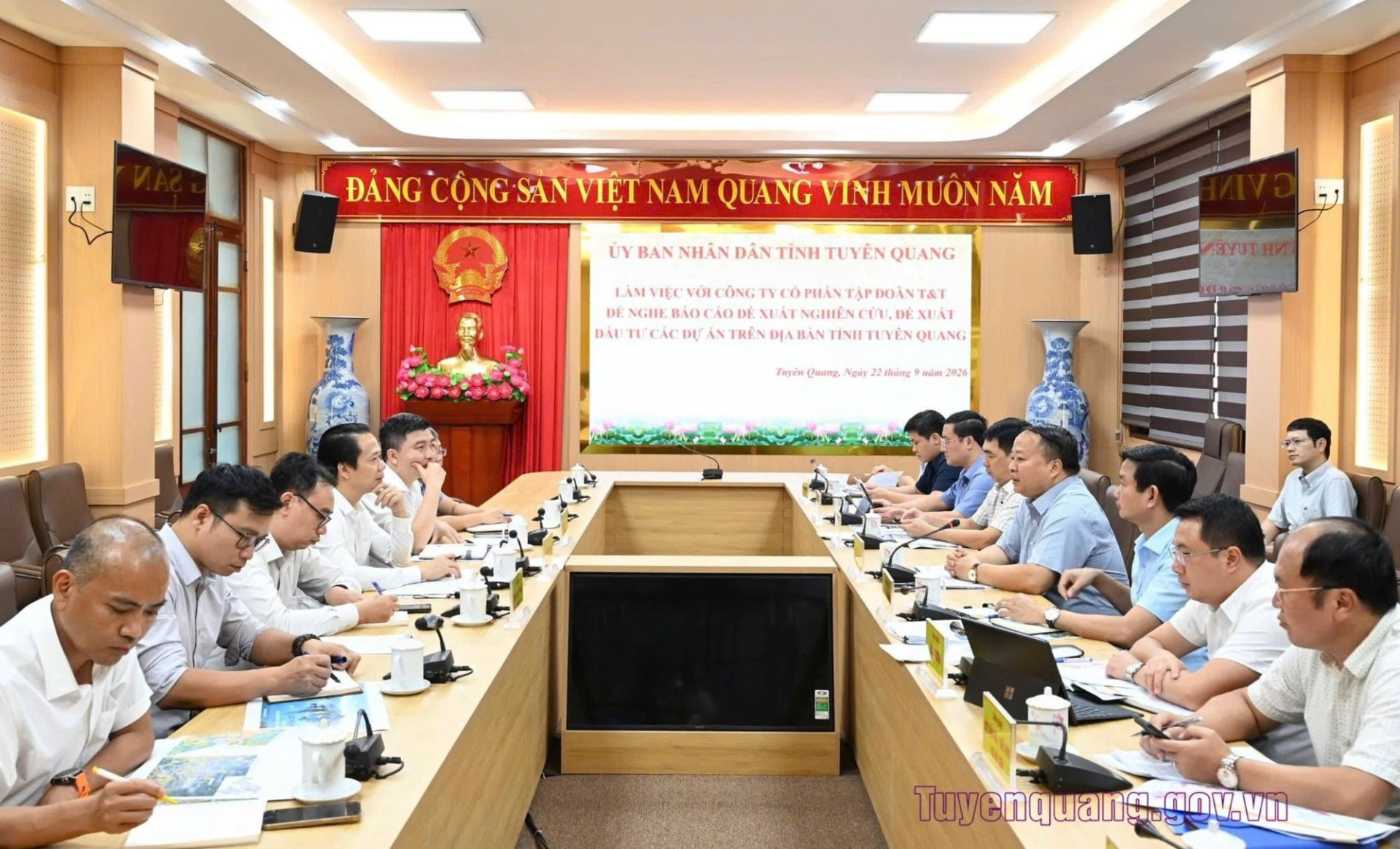 Chủ tịch UBND tỉnh Tuyên Quang chủ trì buổi làm việc với Tập đoàn T&T
