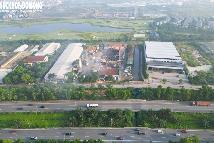 Hiện trường kho, xưởng 2.000m2 ở Hà Nội tan hoang sau vụ cháy- Ảnh 2.