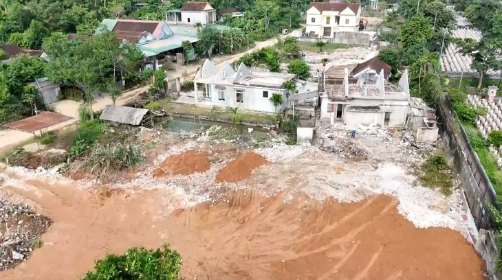 Người dân Nghệ An dỡ nhà, nhường đất mở rộng nghĩa trang liệt sĩ- Ảnh 1.