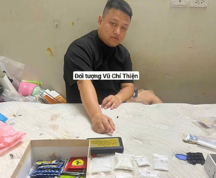 Phát hiện ma túy khi kiểm tra hành chính nhân viên giao hàng - Ảnh 1.