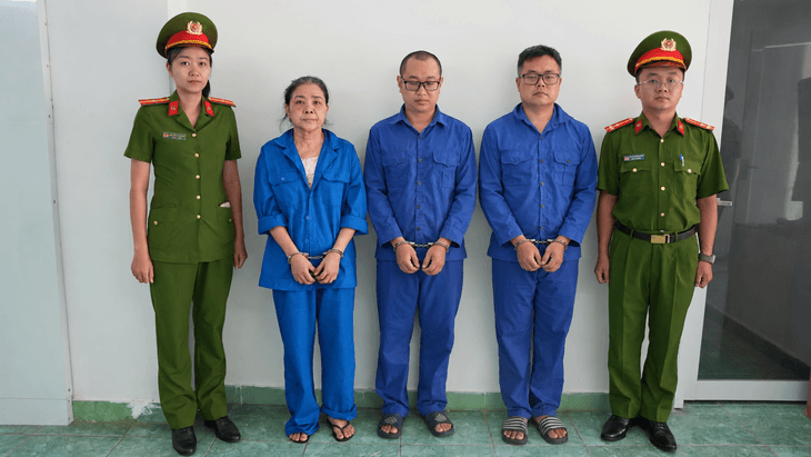 TPHCM: Khởi tố 3 đối tượng in chui 21.000 quyển sách trái phép - Ảnh 1.