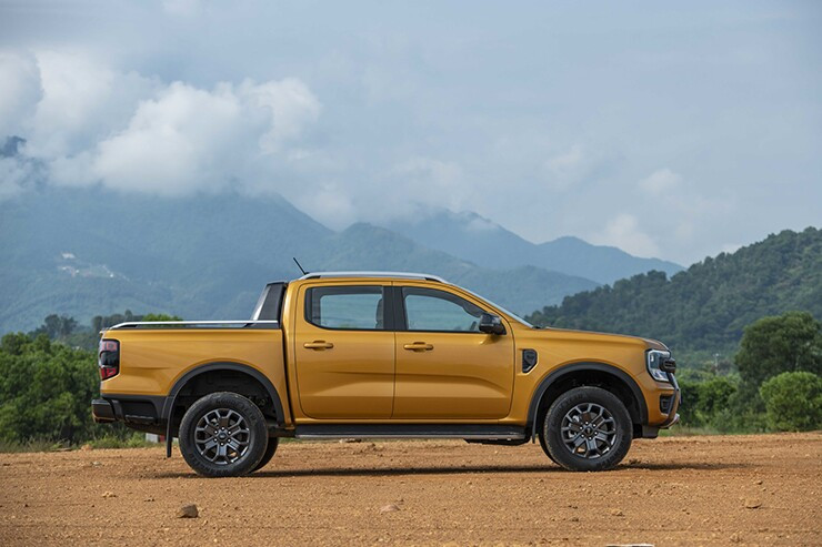 Góc nhìn thân xe cơ bắp của Ford Ranger