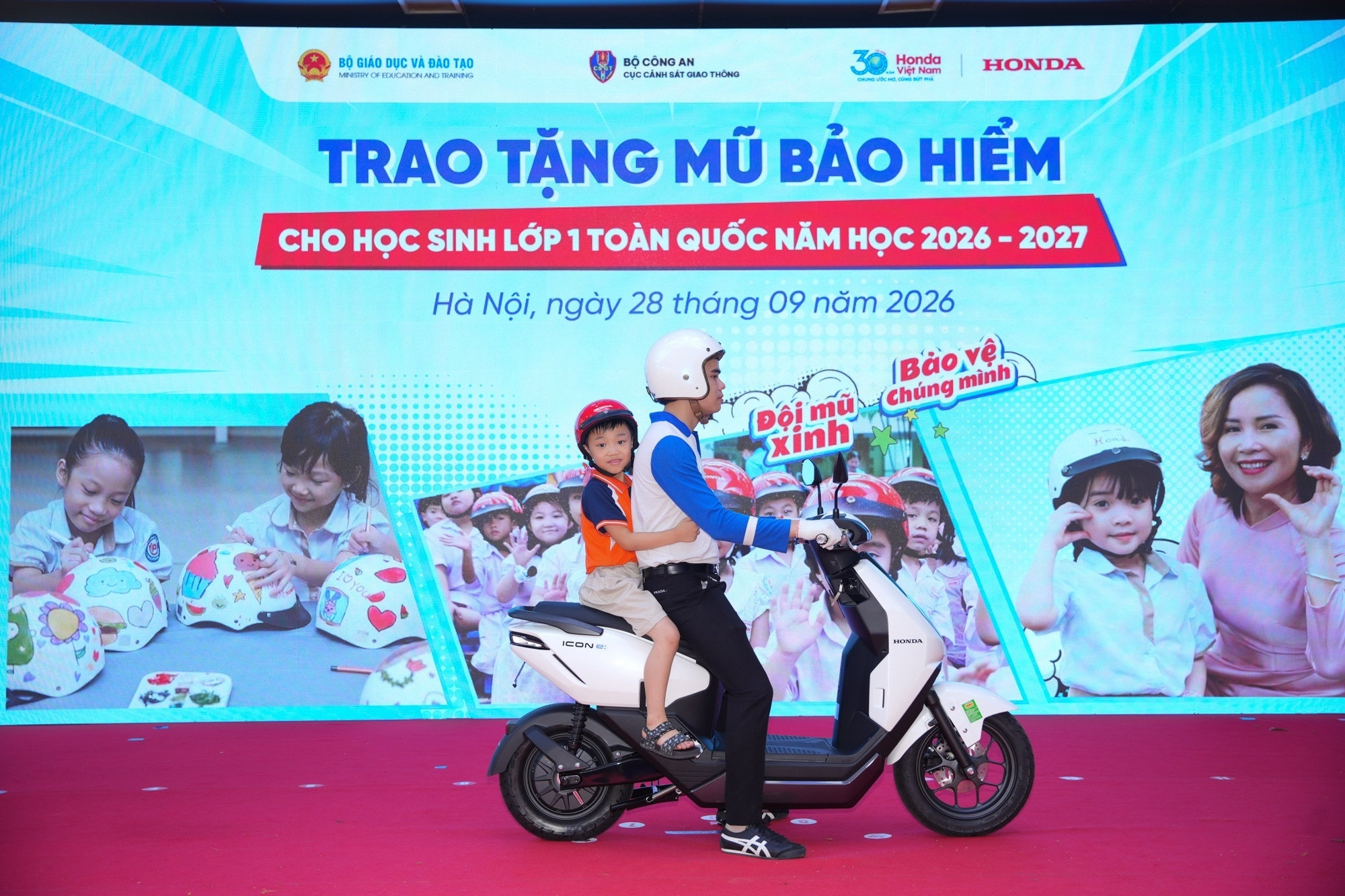 Honda Việt Nam trao 1,8 triệu mũ bảo hiểm cho học sinh lớp Một năm học 2026-2027 - 2