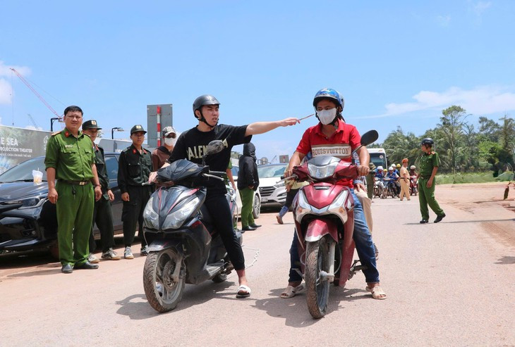 Thực nghiệm điều tra vụ án Trương Quốc Đạt giết người yêu và tình địch- Ảnh 1.