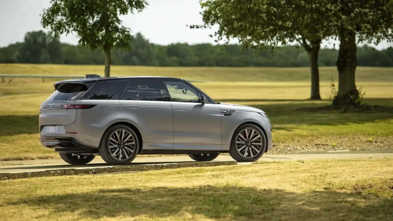 Range Rover Sport Electric: SUV điện công suất 542 mã lực, chạy 609 km/lần sạc - 3