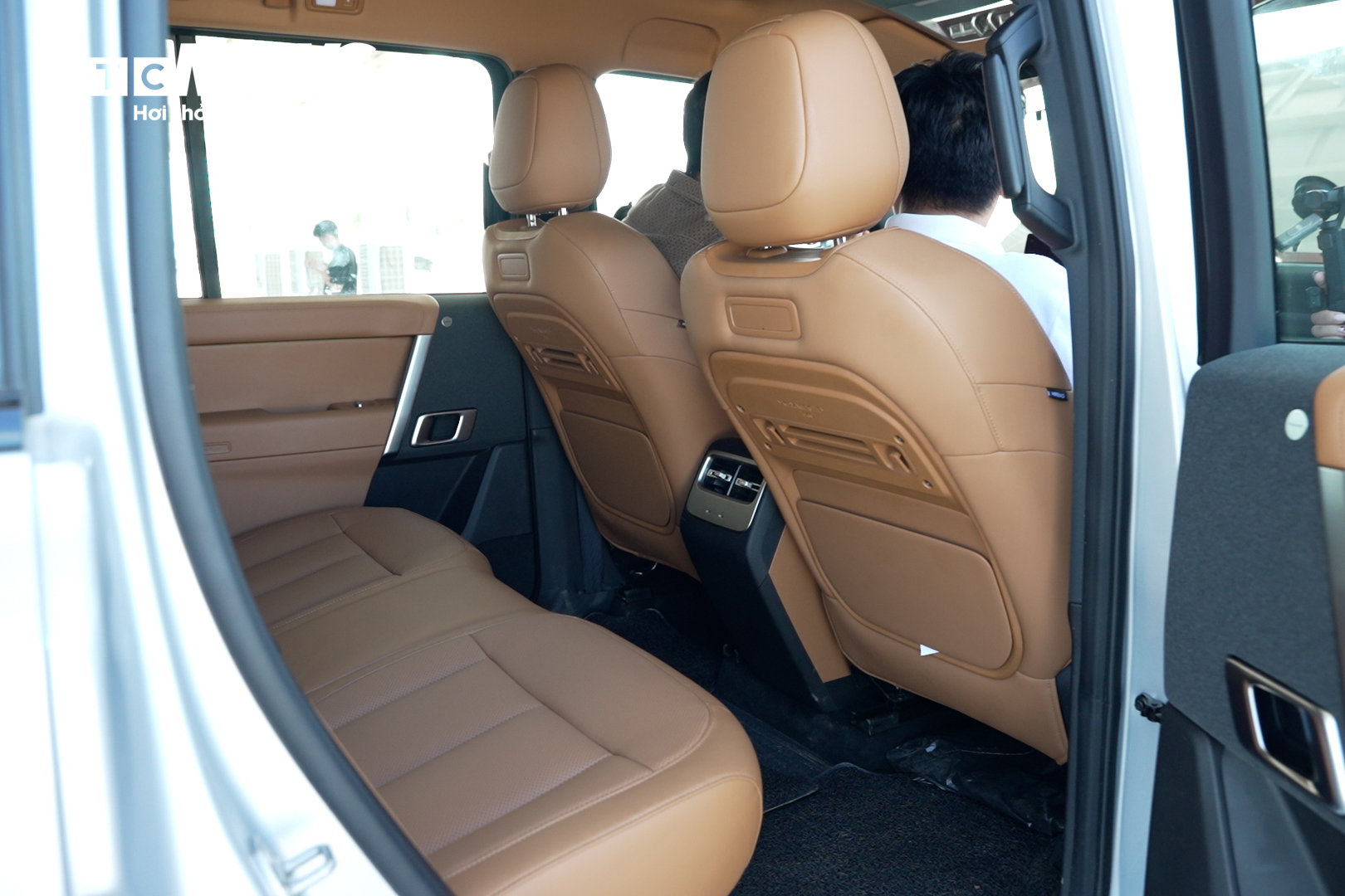 ICaur V27 sắp ra mắt Việt Nam: SUV EREV dáng hầm hố mạnh hơn 400 mã lực - 8