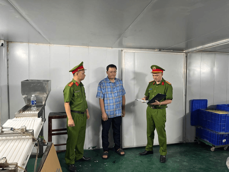 Khởi tố vụ án và bị can vụ sản xuất hàng triệu lọ C sủi giả - Ảnh 1.