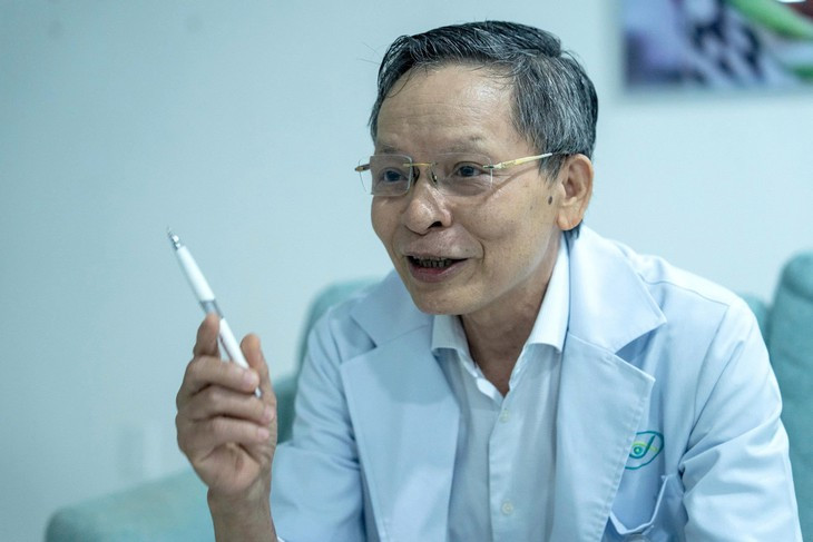 Hơn 40 năm và một sứ mệnh: Giữ lại ánh sáng cho người bệnh - Ảnh 1.
