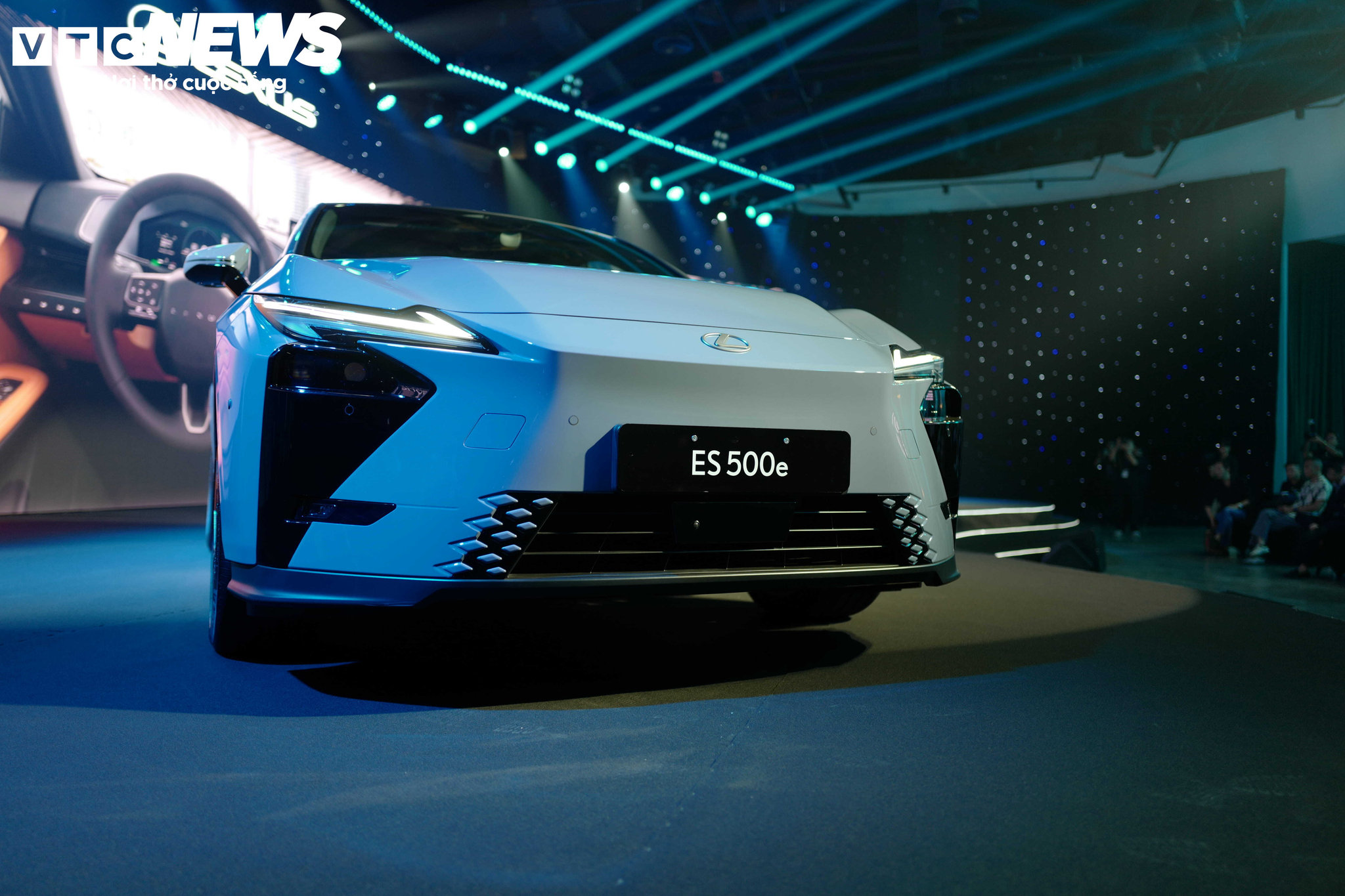 Cận cảnh Lexus ES thế hệ mới tại Việt Nam, giá từ 2,34 tỷ đồng - 2