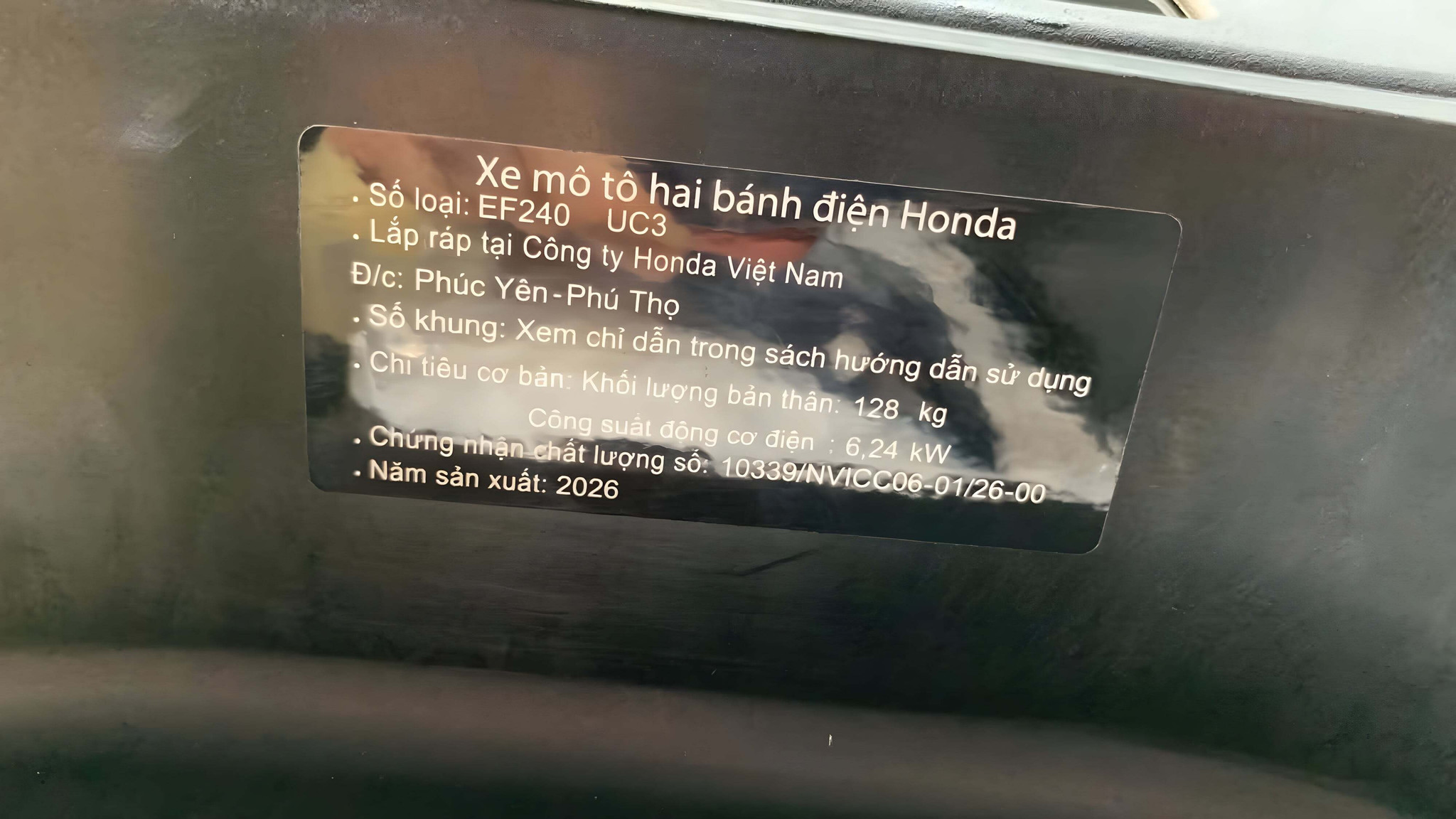 Tem thông tin thể hiện nguồn gốc xuất xứ của Honda UC3.